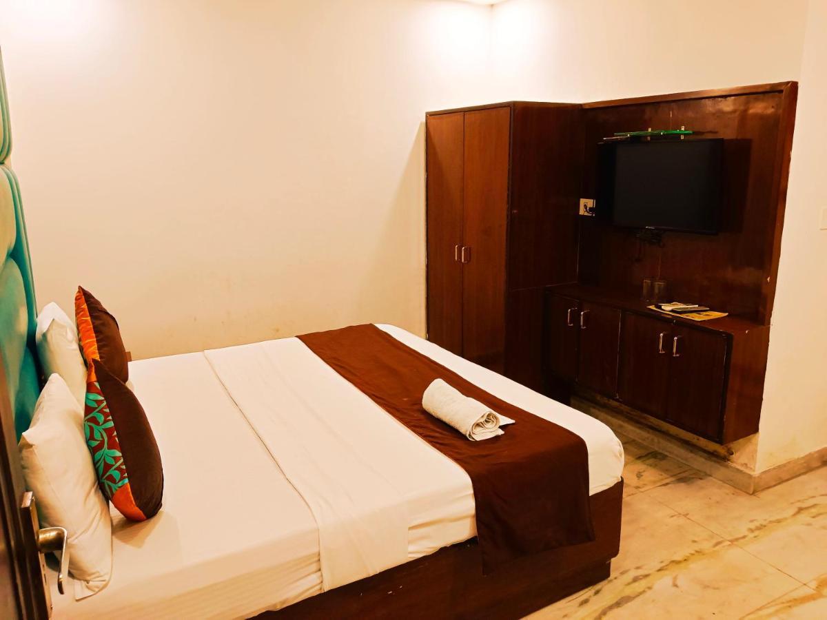 Hotel De Tark Near Igi Airport Delhi Nuova Delhi Esterno foto