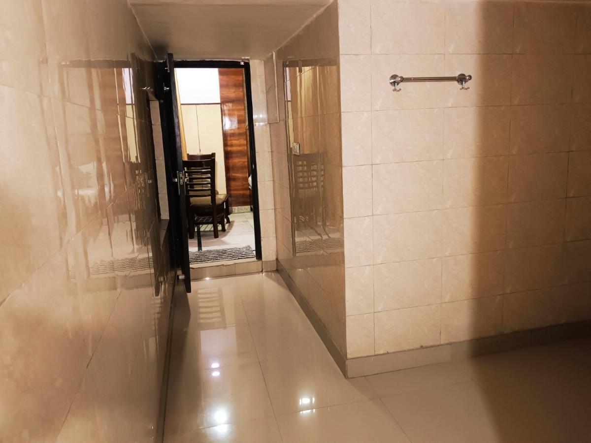 Hotel De Tark Near Igi Airport Delhi Nuova Delhi Esterno foto
